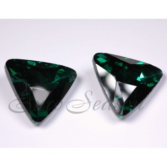 Кристалл ювелирный "Треугольник" 18х18мм (стекло) RGLA-Q008-18x18mm-M цв.05